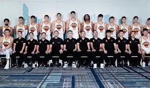 赛后体能课后，深圳男篮篮板制胜备战社区盾，媒体盛赞，纪律约束更严格(篮板尺寸标准尺寸是多少)