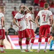 九游体育-赛后本菲卡调整名单以备亚冠；官宣签约环节打磨；更衣室稳定；心理建设被强调的简单介绍