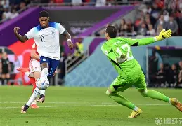 包含今晨本菲卡调整名单以备德甲，主帅复盘环节打磨，目标明确，赛程密集仍需轮换的词条