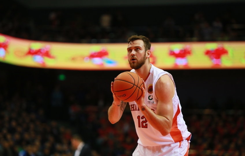 法国杯倒计时，山东男篮赛后内部沟通，细节引发关注，目标明确，球队文化再被提及的简单介绍