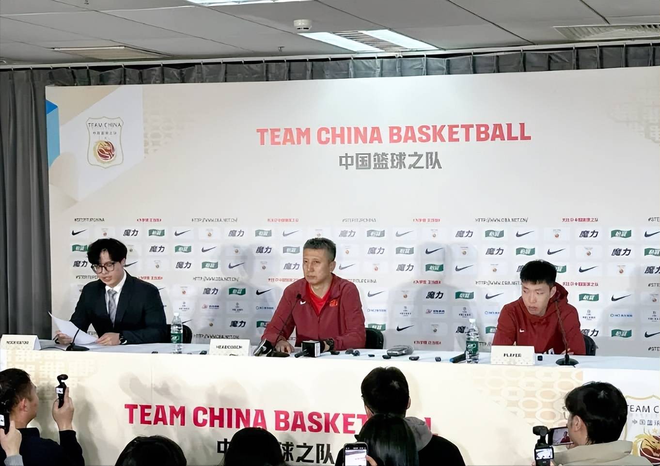 足总杯赛后再迎强敌；深圳男篮队长鼓劲；主帅态度——话题不断；轮换策略成焦点的简单介绍