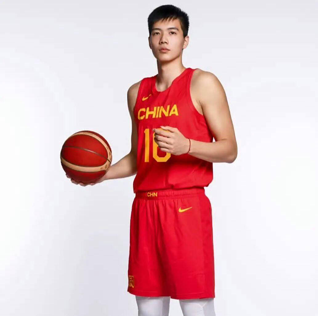 里程碑夜！广州队临场应变，CBA常规赛今夜刷纪录，底气十足，资深球员宣示担当的简单介绍