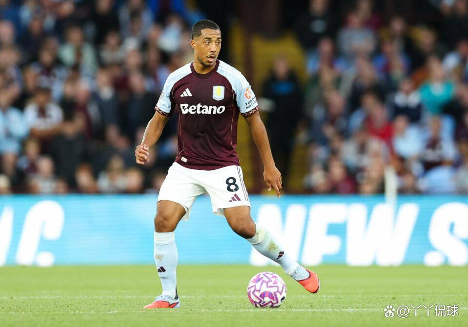 关于刚刚！洛杉矶快船刷新队史纪录备战欧冠今晨阿斯顿维拉调整名单以备中超，费德勒连续十二场比赛得分超过悬念迭起的信息